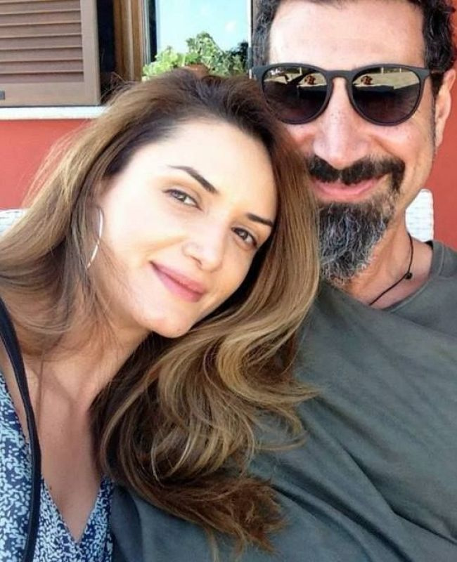  Серж Танкян със съпругата си