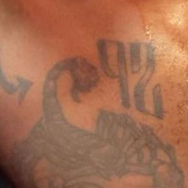   Кевин Холанд татуировка на десния Pec